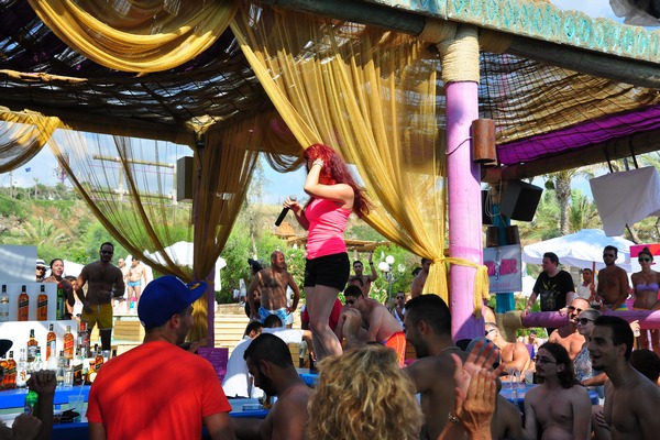 Edde Sands Champagne Shower